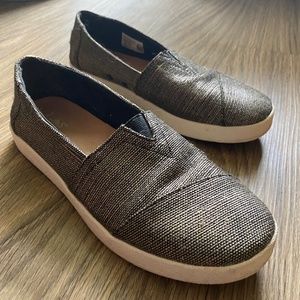 Lightly worn Toms
